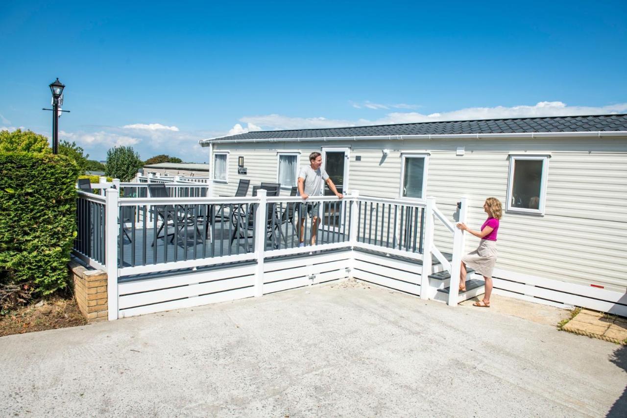 Llanrhidian Holiday Park Hotel Llanmorlais Exterior photo