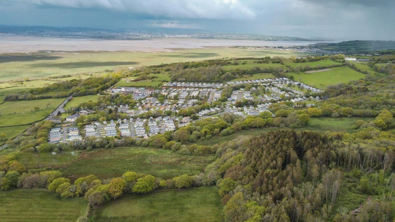 Llanrhidian Holiday Park Hotel Llanmorlais Exterior photo