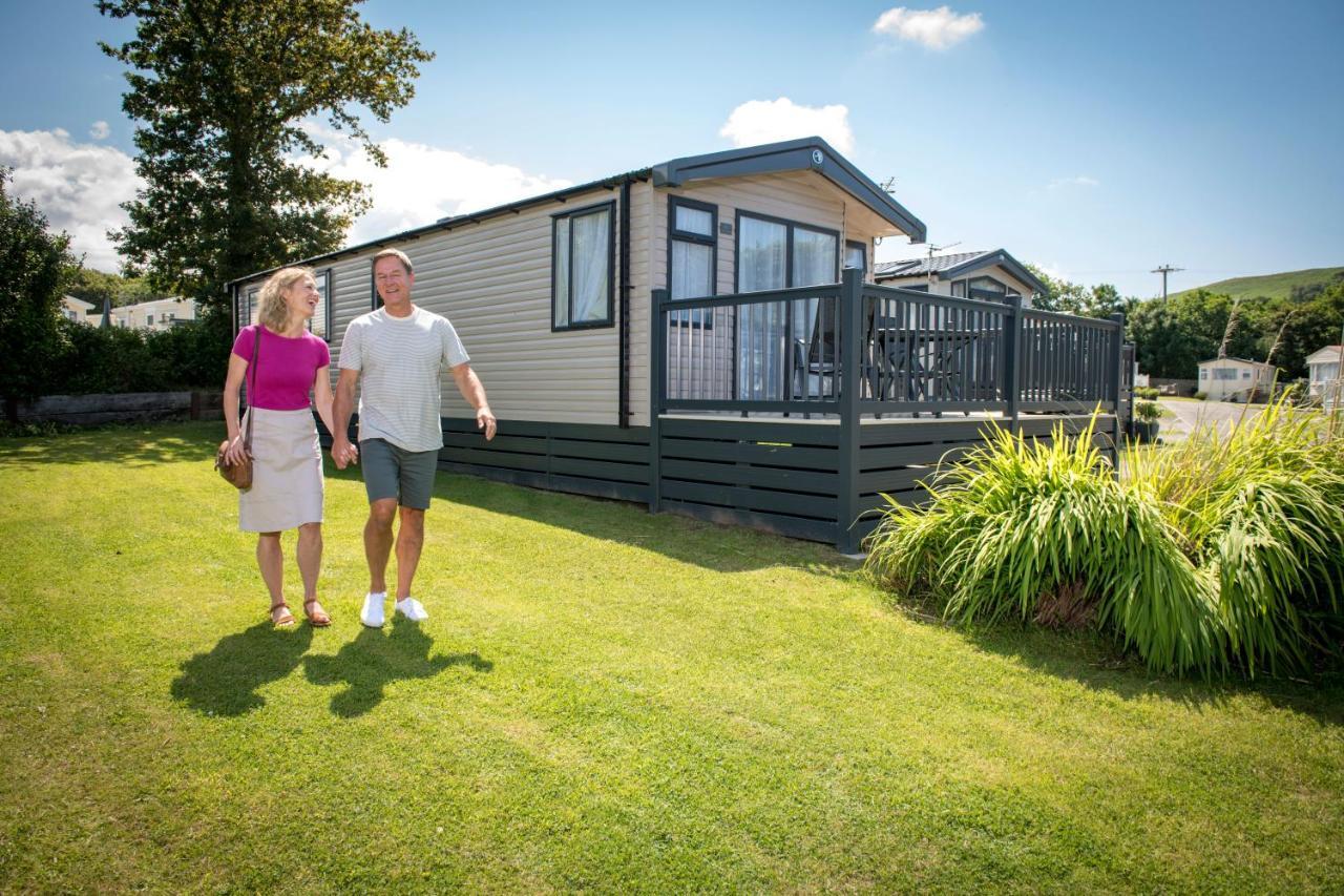 Llanrhidian Holiday Park Hotel Llanmorlais Exterior photo