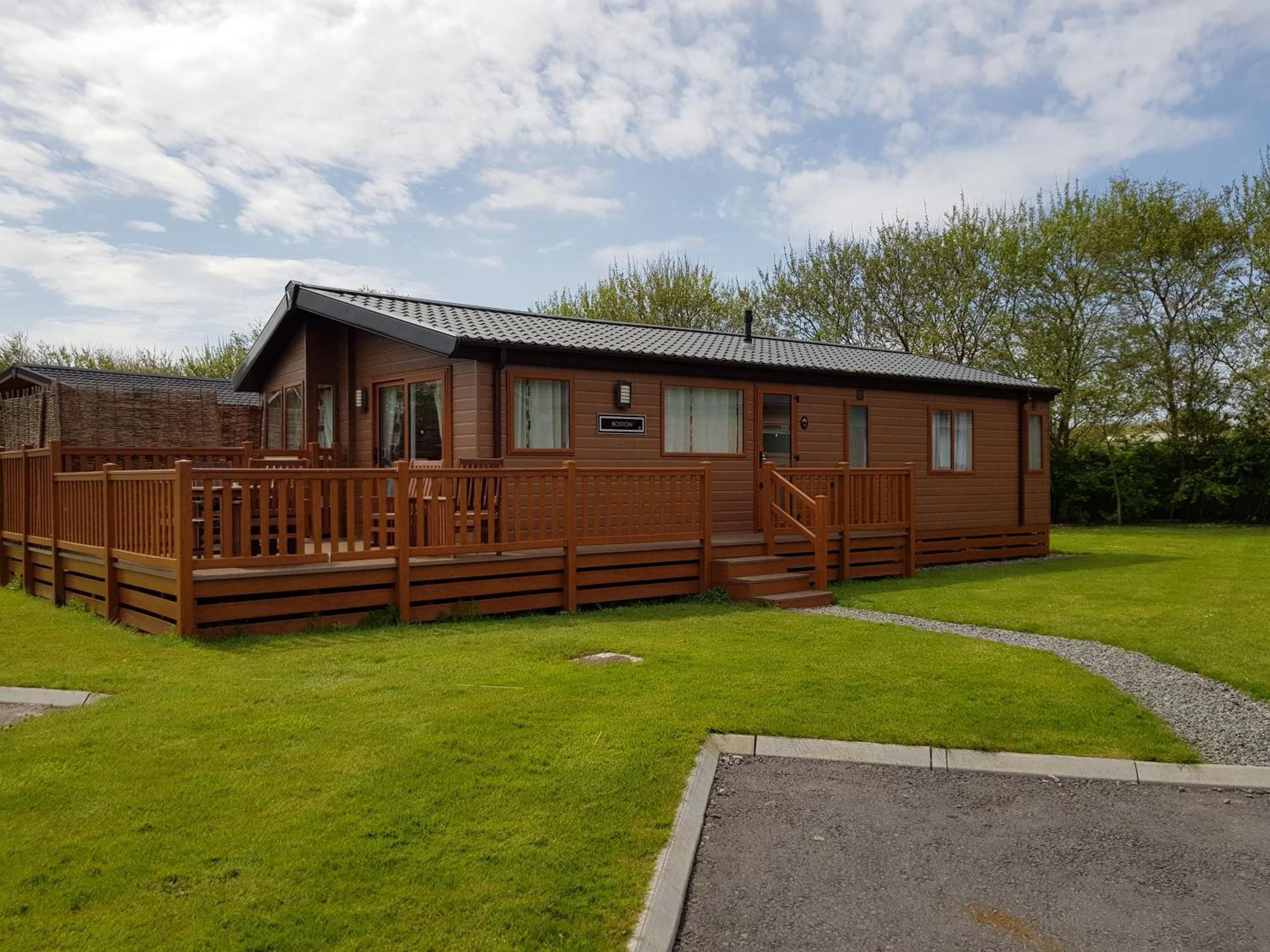 Llanrhidian Holiday Park Hotel Llanmorlais Exterior photo