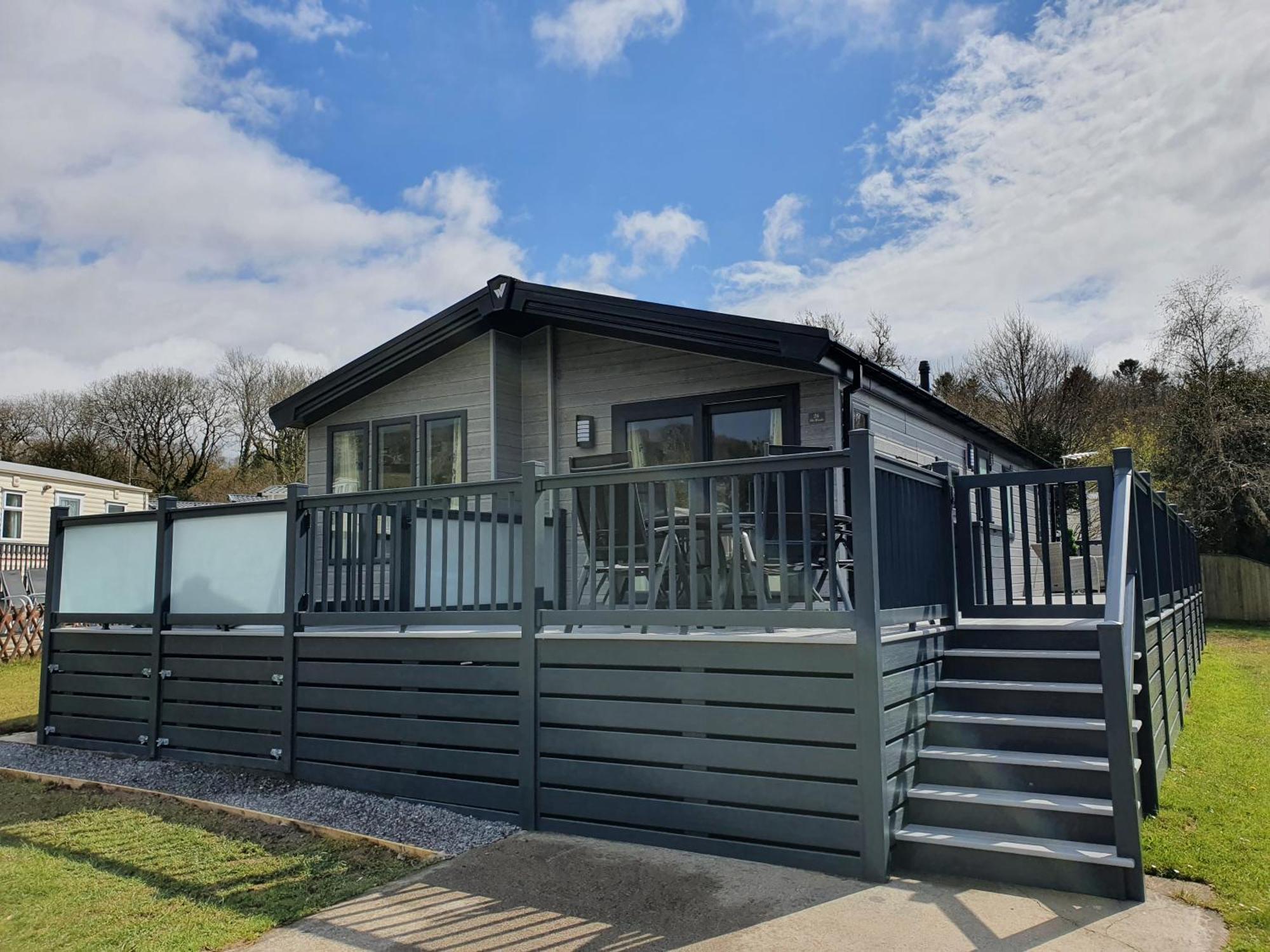 Llanrhidian Holiday Park Hotel Llanmorlais Exterior photo